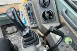 サムネイル: 平成24年　ヤンマー 油圧ショベル SV100-1　★後方小旋回　★使用時間2496HR　